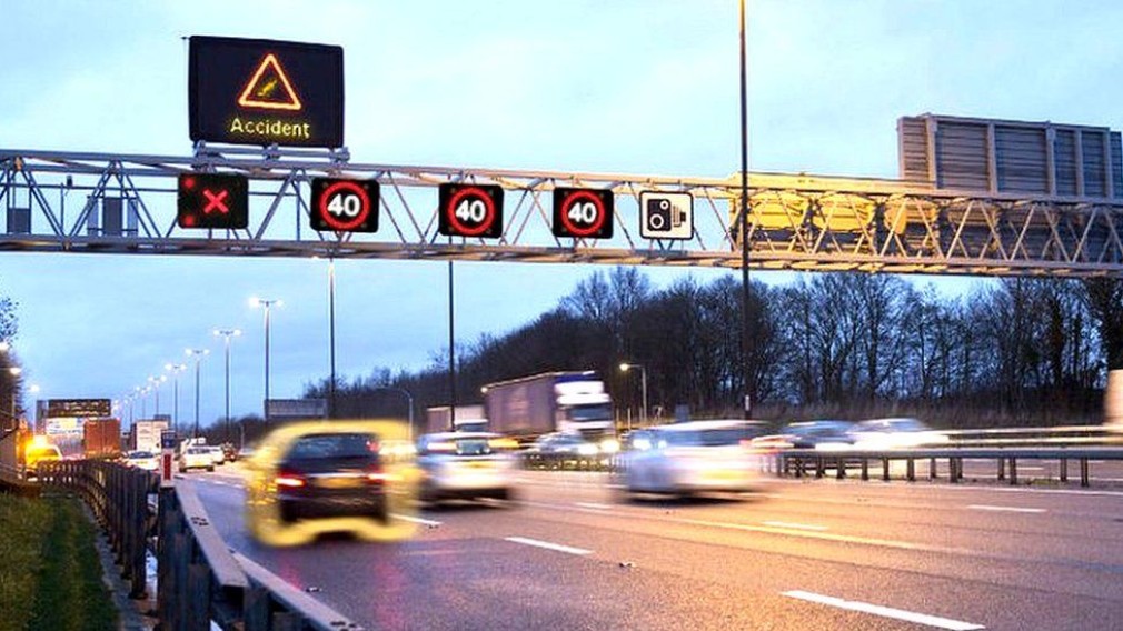 Autostrăzile „inteligente" care nu dispun de bandă de urgenţă, un pericol pentru șoferi