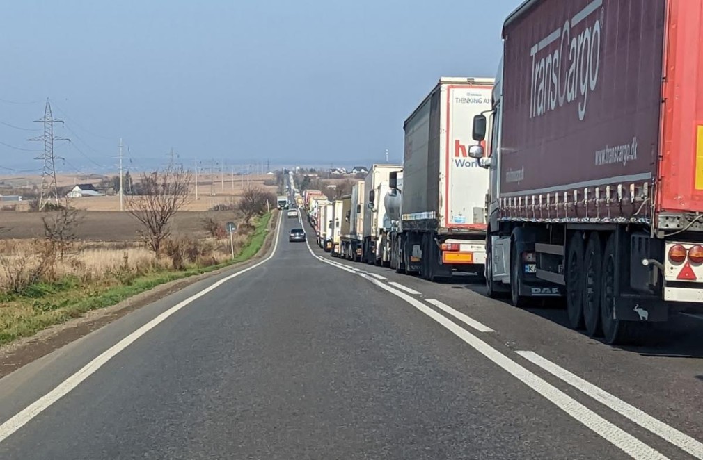 Dovezi de netăgăduit: Camioanele din Ucraina au stricat drumurile românești