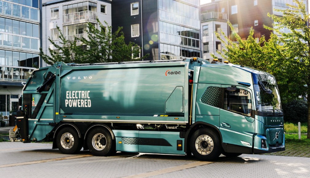 Volvo prezintă primul său camion exclusiv electric, optimizat pentru transporturi urbane mai curate și mai sigure