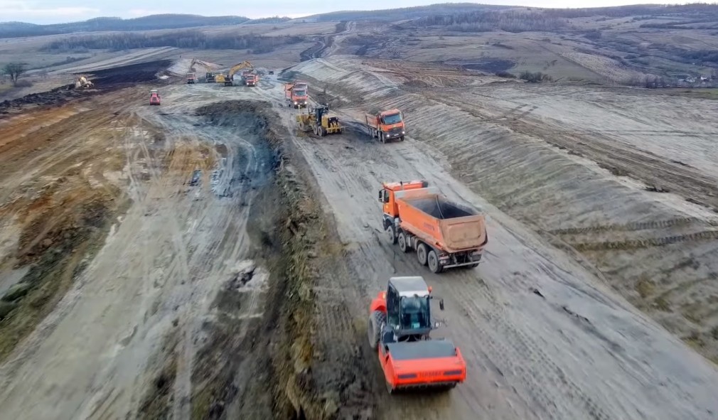 VIDEO Se lucrează intens pe 42 km de pe Autostrada Transilvania