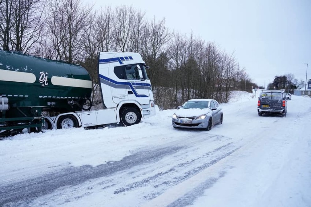 Trei state din Europa, îngropate în zăpadă. Șoferii, atenționați să stea acasă!