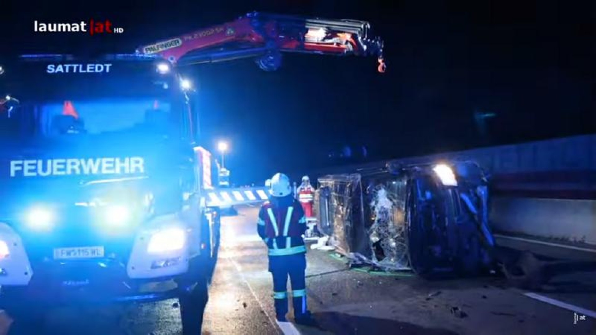 VIDEO O dubă cu români s-a răsturnat pe o autostradă din Austria