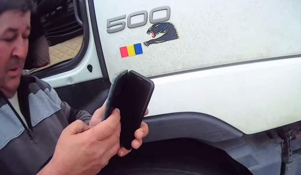 VIDEO De ce a fost fericit un șofer de camion când un polițist i-a cerut carnetul?