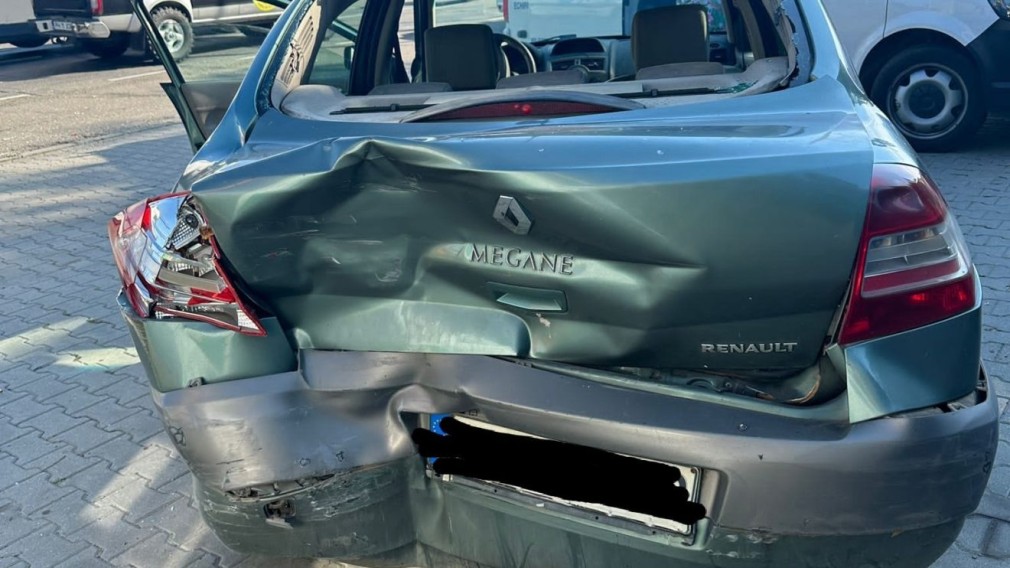 Soț și soție în spital, după un accident de camion