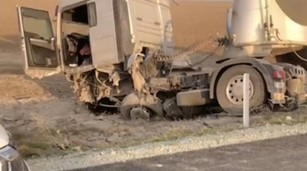 Video Accident Grav Ntre Dou Camioane I O Ma In O Persoan A