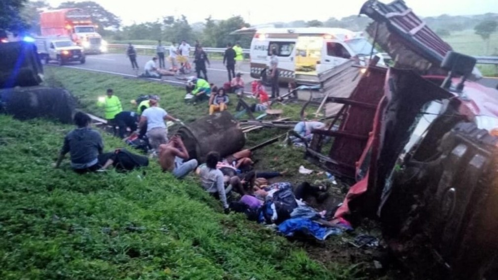 10 migranți care călătoreau ilegal într-un camion au murit