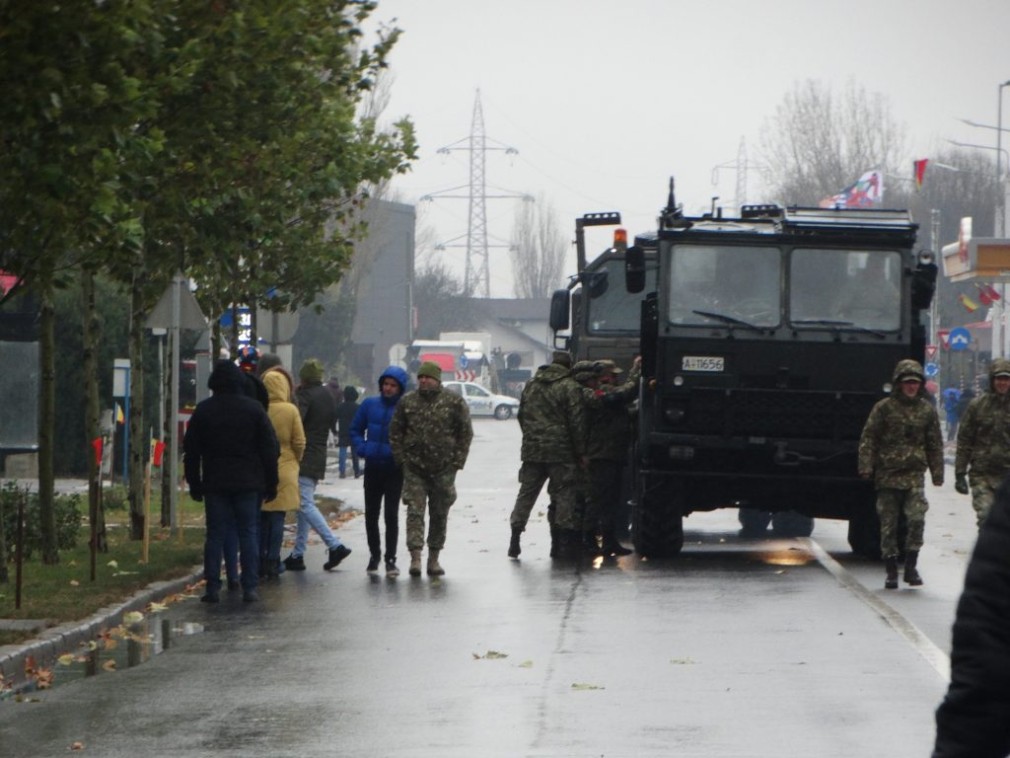 Un camion de armată, "victima" defilării de 1 Decembrie de la Buzău