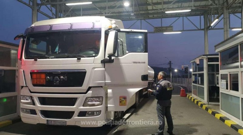 Un șofer de camion a vrut să intre în România cu atestat fals