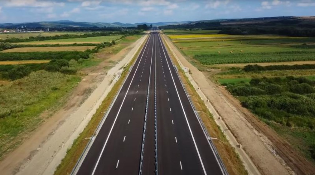 VIDEO Cum arată cei 13 km de autostradă finalizați, dar care nu se deschid