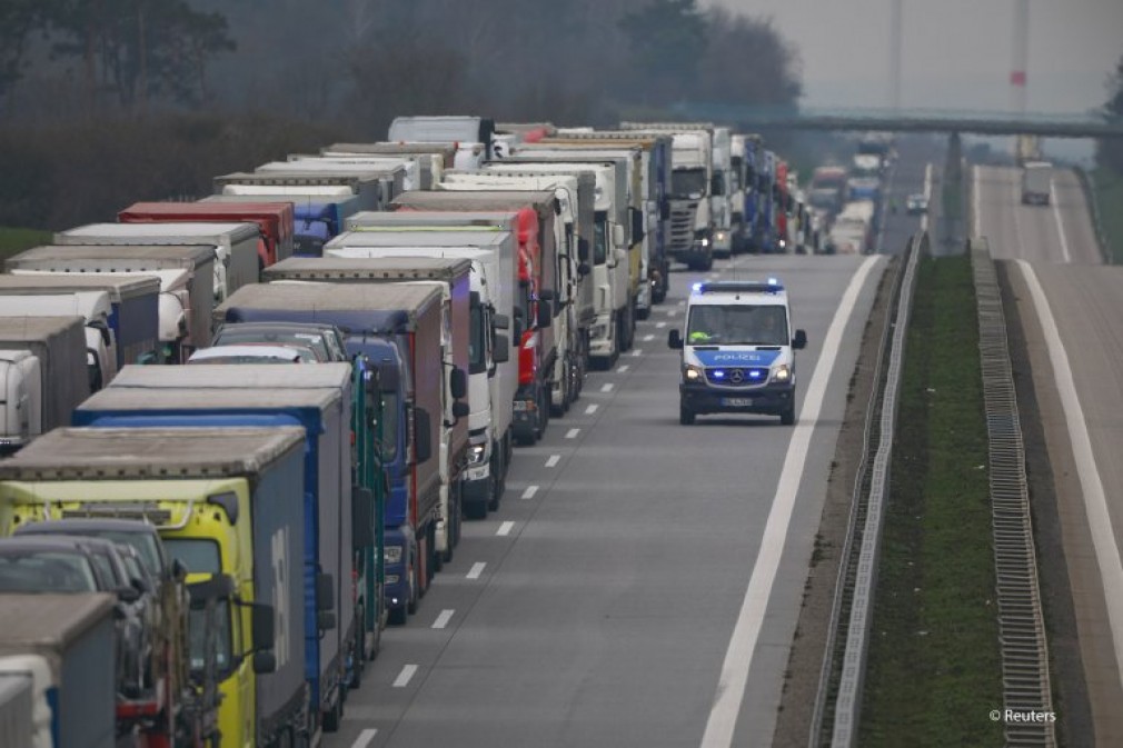 MAE: Pentru tranzitarea Ungariei șoferii de CAMION nu au nevoie de test COVID