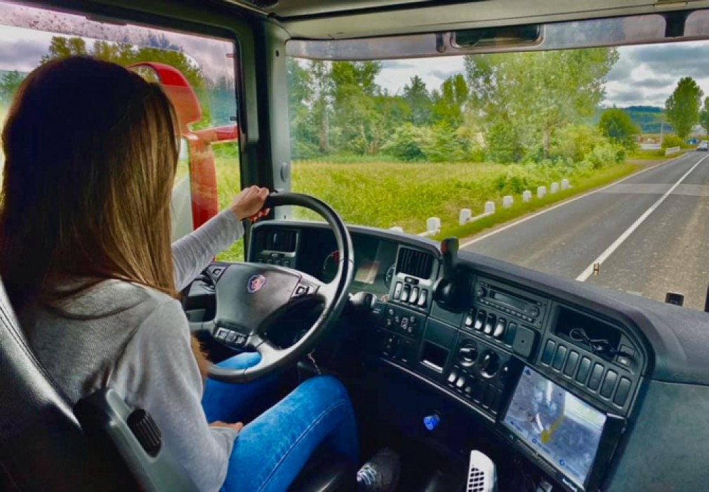O familie de șoferi români de camioni vor să se lase de meserie. Ce afacere vor să își deschidă?