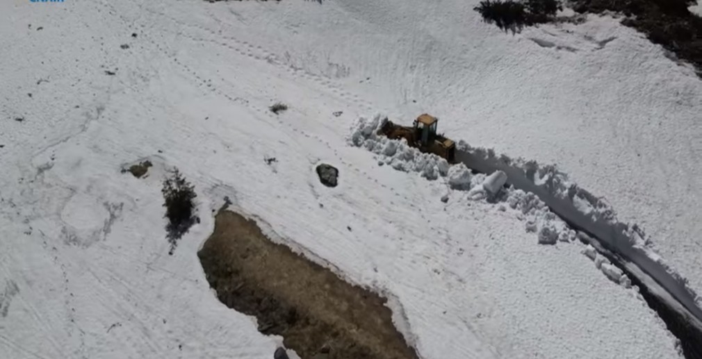 VIDEO impresionant. Transfăgărășanul deszăpezit în mai. Zăpada are 6 metri