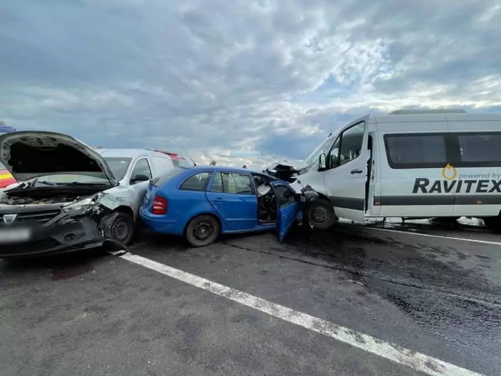 Video Accidentul Cu Dou Ma Ini I Un Microbuz Filmat Cu O Camer De