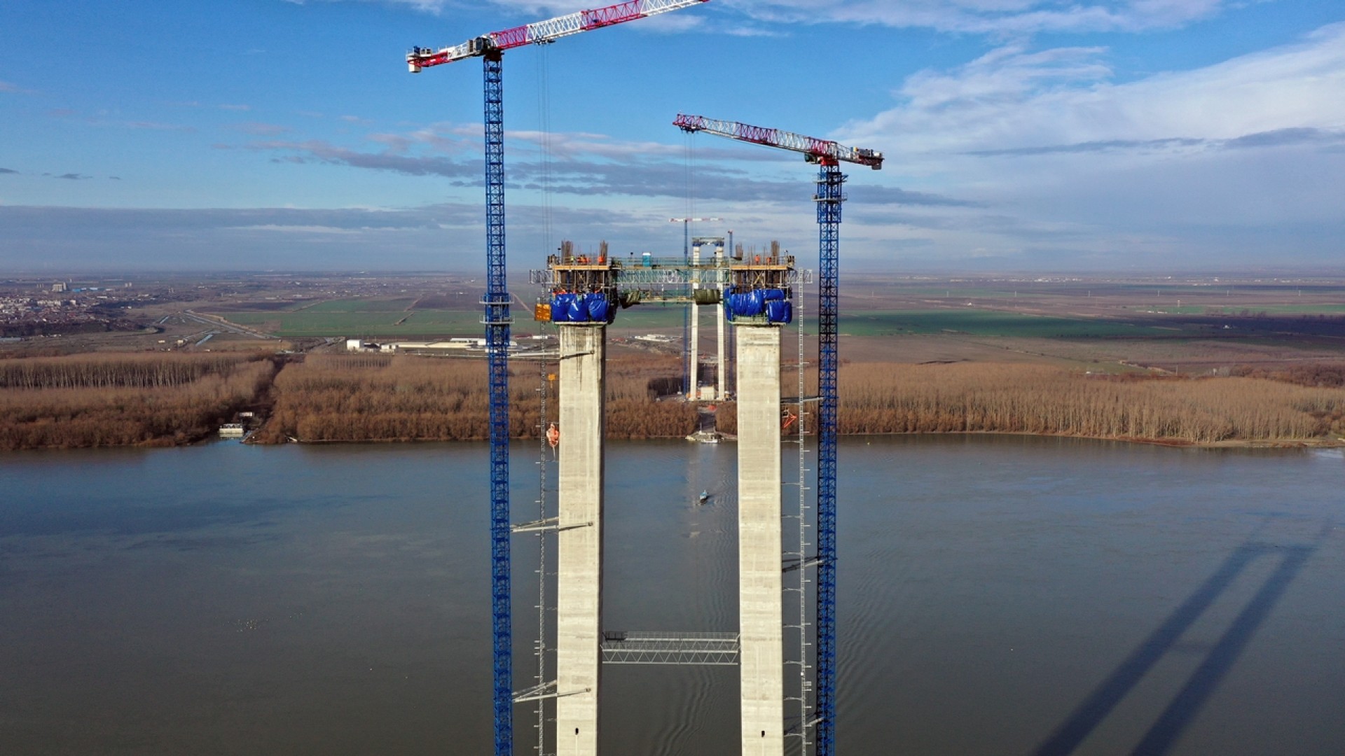 VIDEO Podul de la Brăila de jumătate de miliard de euro a ajuns la 200 metri înălțime