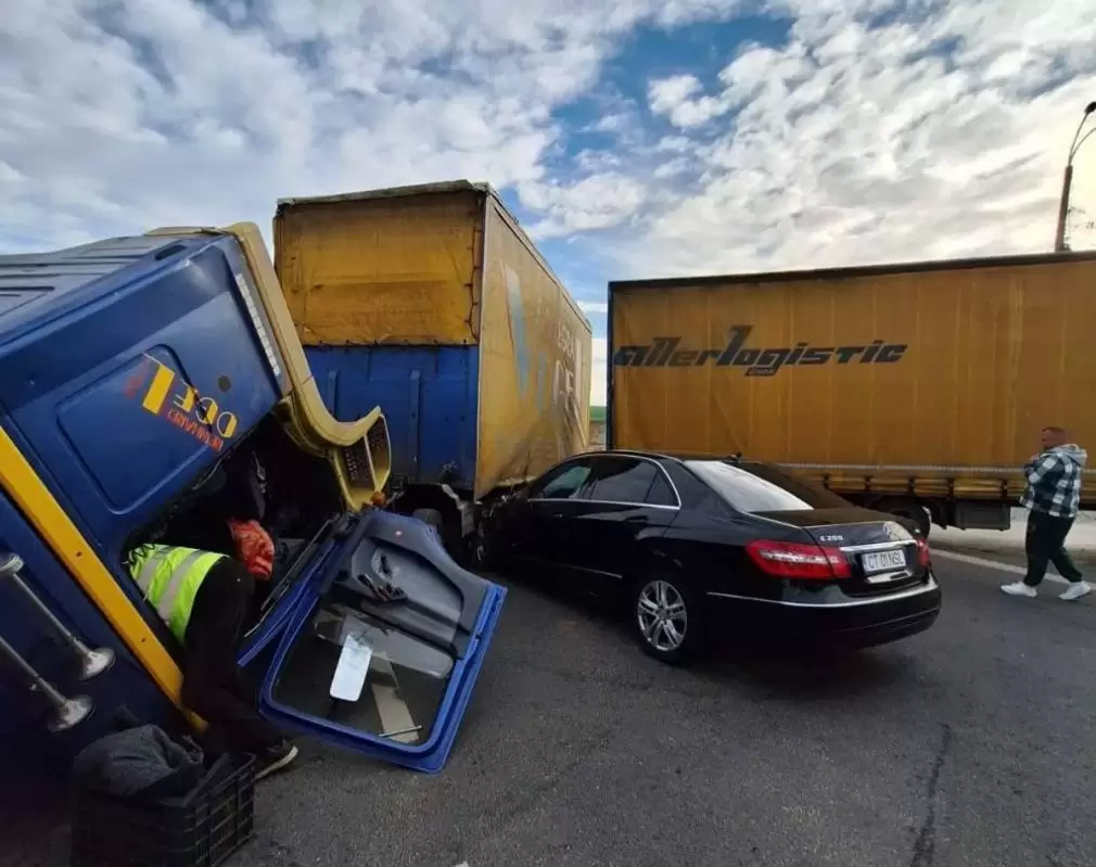 VIDEO Grav accident cu un camion implicat la malul mării TIRMagazin ro