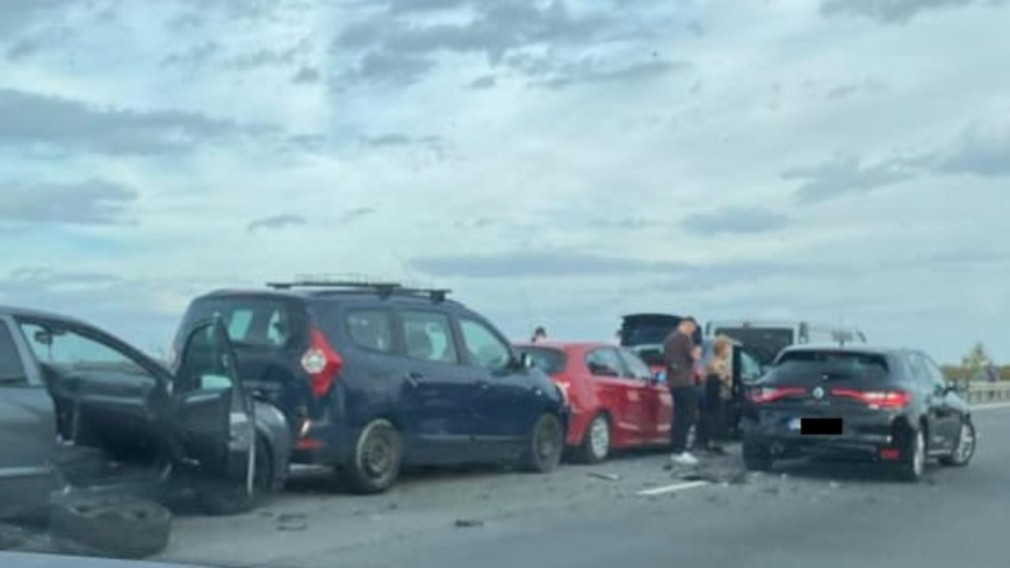 Accident cu 10 mașini pe Autostradă. Traficul a fost blocat