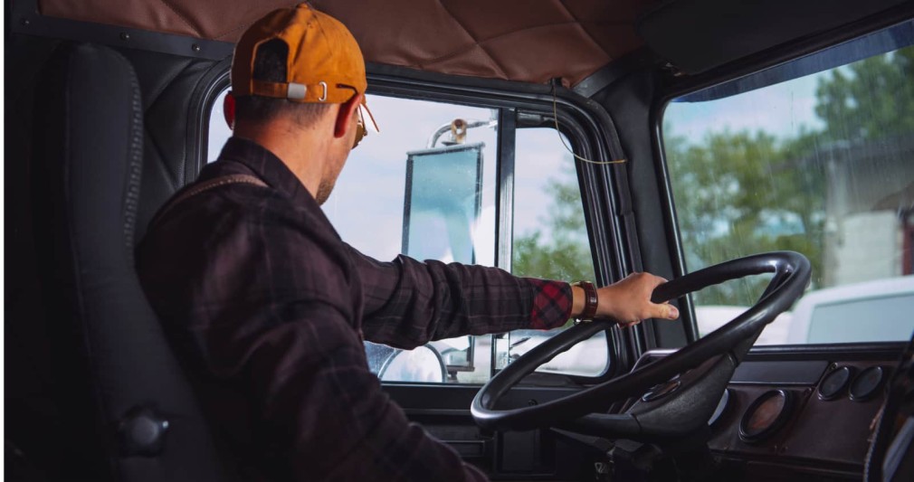 Patronii de camioane nu au încredere să angajeze șoferi de 18 ani