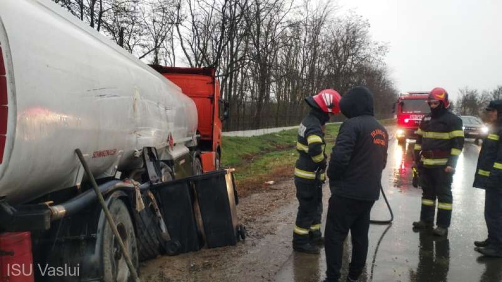 Cisternă încărcată cu 23 tone motorină, implicată într-un accident în Bârlad