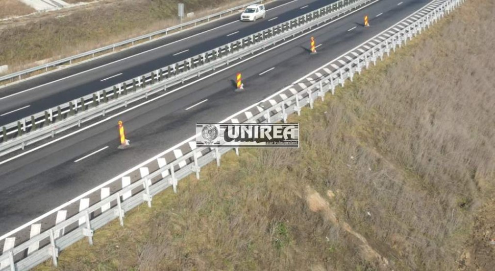 VIDEO Autostrada Sebeș-Turda o ia la vale: alunecare de teren și crăpături în asfalt