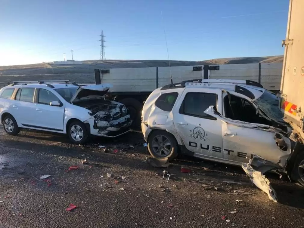 VIDEO Accident cu 8 mașini 2 camioane și o utilitară pe autostrada A3