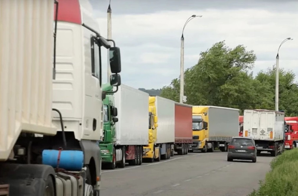 ANAF și Vama își iau mașini de 2.000.000 euro să fugă după camioane