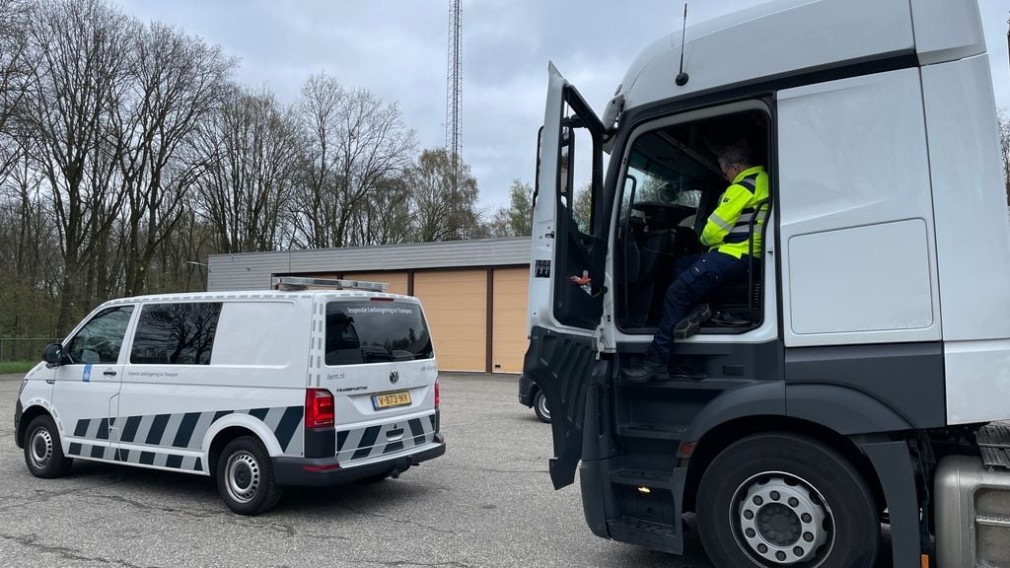 De ce șoferul de camion Dorel din România a fost fericit când a fost verificat de un polițist olandez