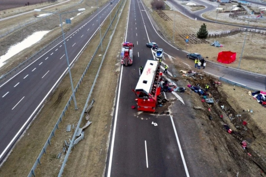 Şase morţi, 40 de răniţi în urma unui accident în care a fost implicat un autocar