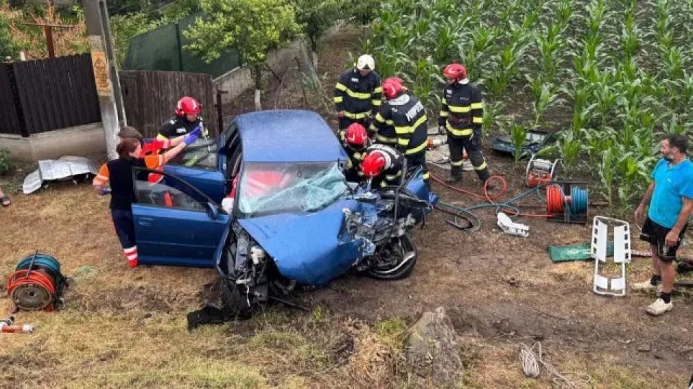 Bărbat încercerat după ce a lovit un camion