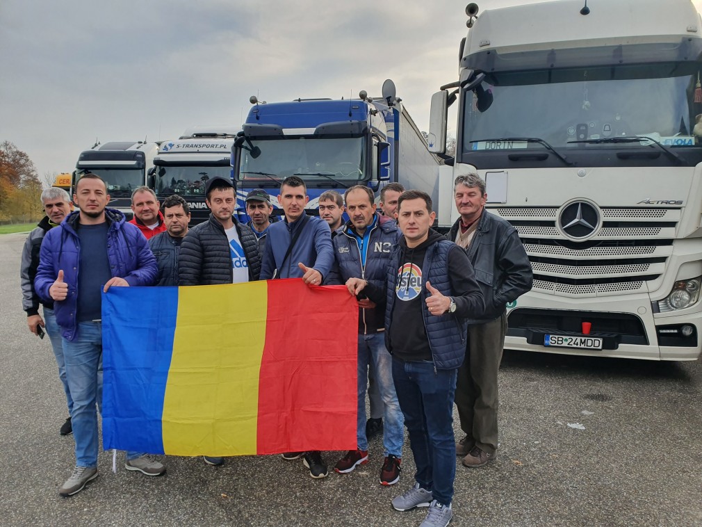 Cine este românul care ajută șoferii profesioniști de CAMION să voteze în străinătate