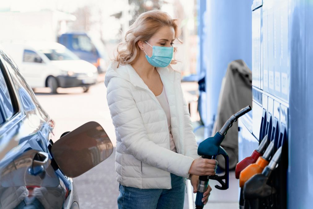 Prețul petrolului urcă peste 116 dolari pe baril. Creștere record de 25%