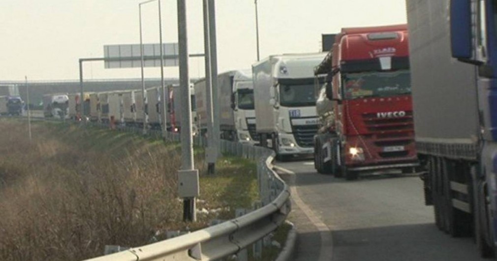 6.750 de CAMIOANE au trecut prin punctele de trecere a frontierei cu Ungaria în luna mai