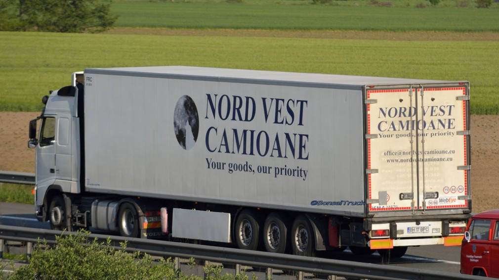 Coloane de 23 de kilometri de camioane la granița cu Ungaria