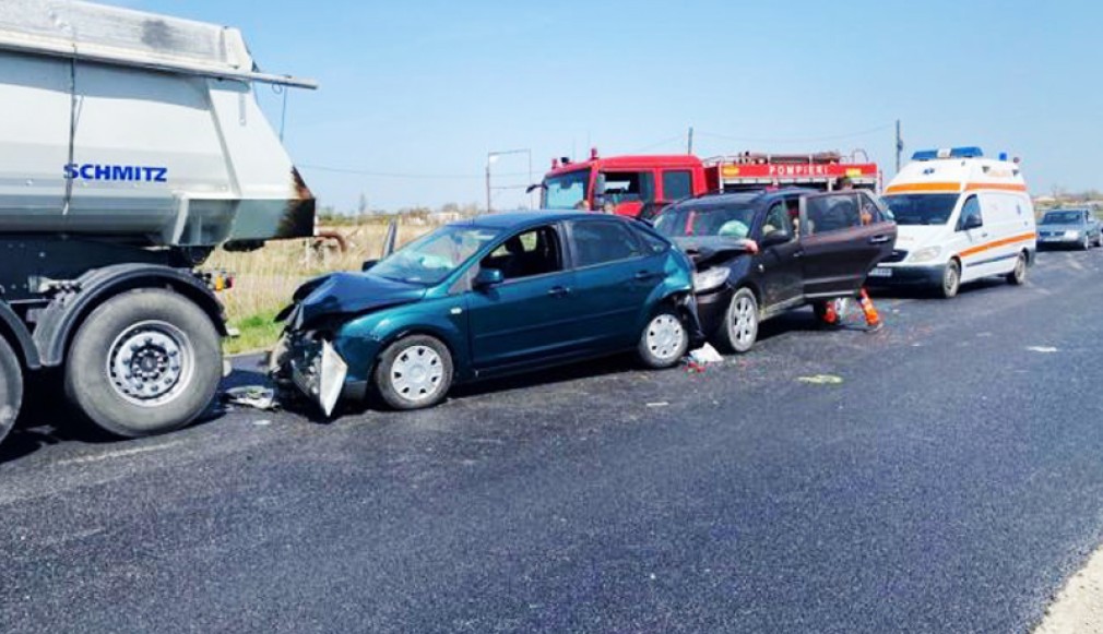 Accident de camion cu şapte victime, la ieşire din Ţăndărei