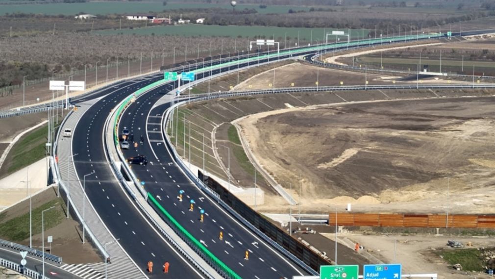 S-au mai deschis 15 km de autostradă. Pe unde trece?