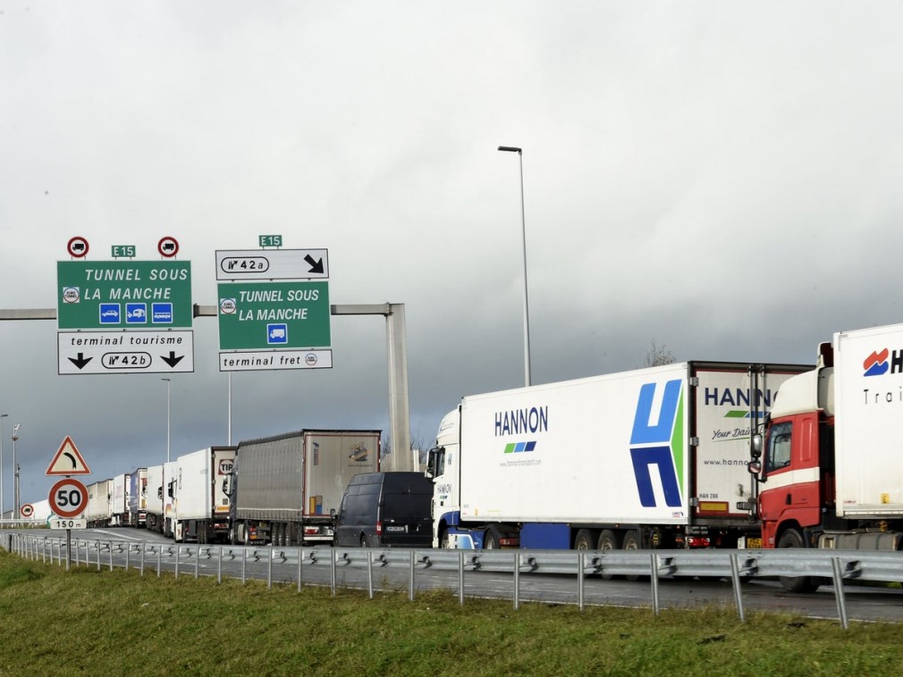 Patru zone de odihnă de pe A16 ( Dunkerque), închise pentru a împiedica imigranții să urce în camioane