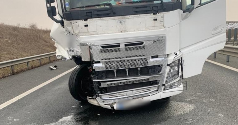 Caraș Severin. Două bulgăroaice au murit după ce s-au izbit cu autoturismul de un camion turcesc