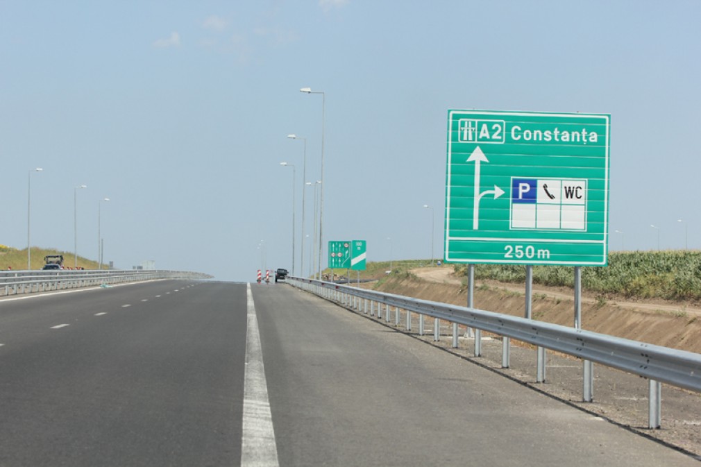 Lucrări pe Autostrada A2 Bucureşti - Constanţa; coloane de maşini de 2 km