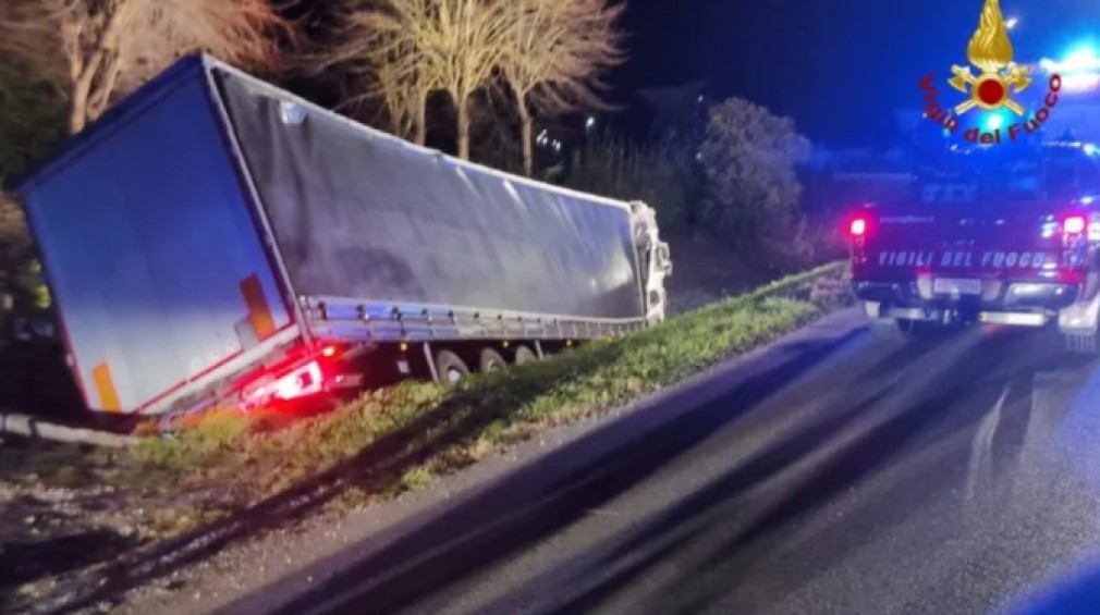 Trei suspecți în cazul șoferului român de camion mort în Italia