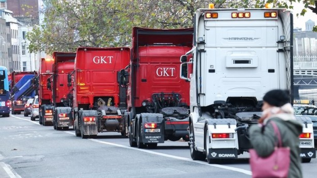 VIDEO. Șoferii de camion au protestat spontan în Irlanda. Au blocat o autostradă