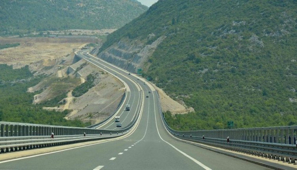 Șase companii vor să construiască lotul 3 al Autostrăzii Sibiu - Pitești. Două sunt din Turcia