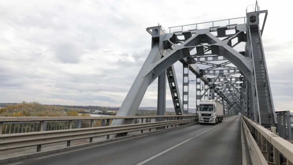 Circulaţia pe Podul Prieteniei Giurgiu-Ruse a fost suspendată. Când se redeschide traficului