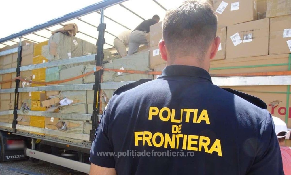 Bunuri contrafăcute, în valoare de peste 2.000.000 lei, descoperite într-un autocamion