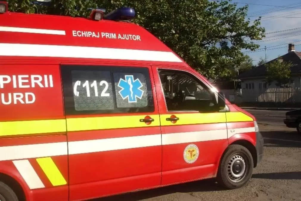 Accident între 2 autoturisme și un camion. Trafic complet blocat