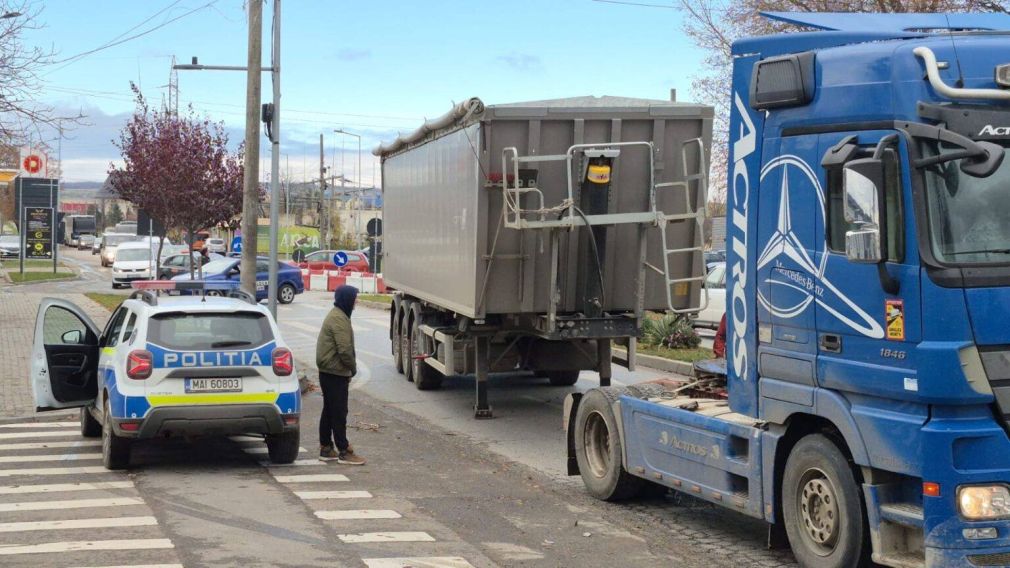 Un camion și-a pierdut remorca în mers