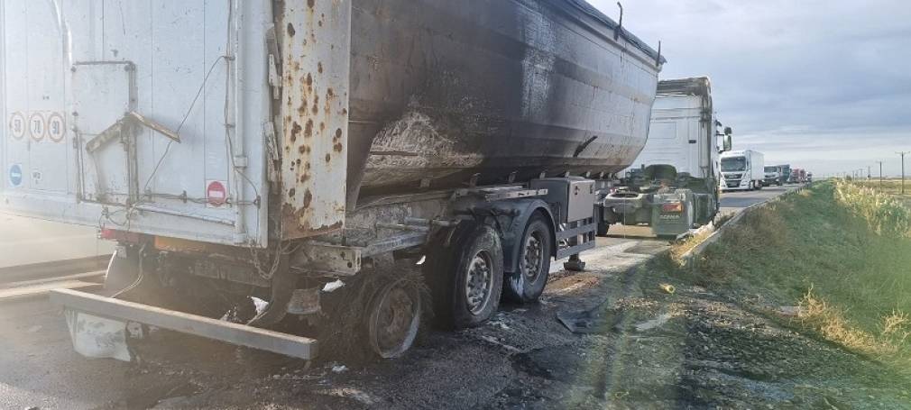 Un camion a luat foc în Brăila