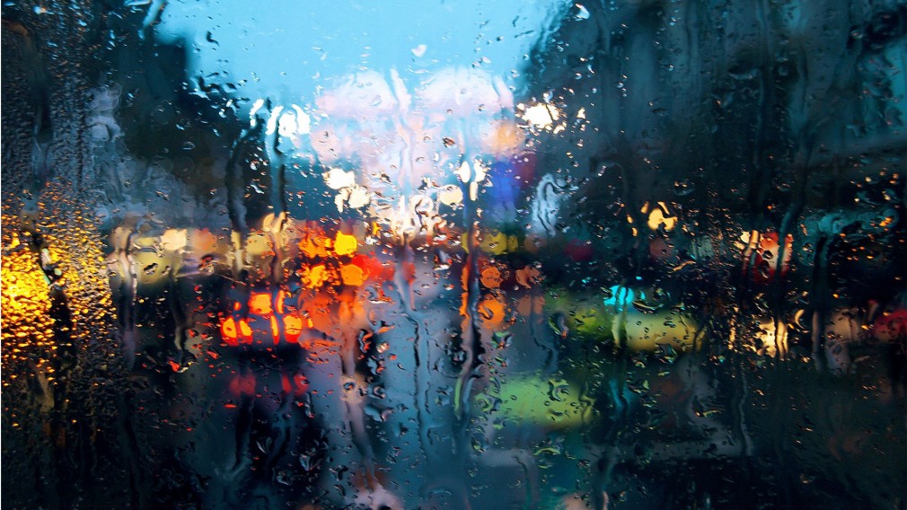 SFAT. Cum trebuie să conduceți preventiv pe timp de ploaie