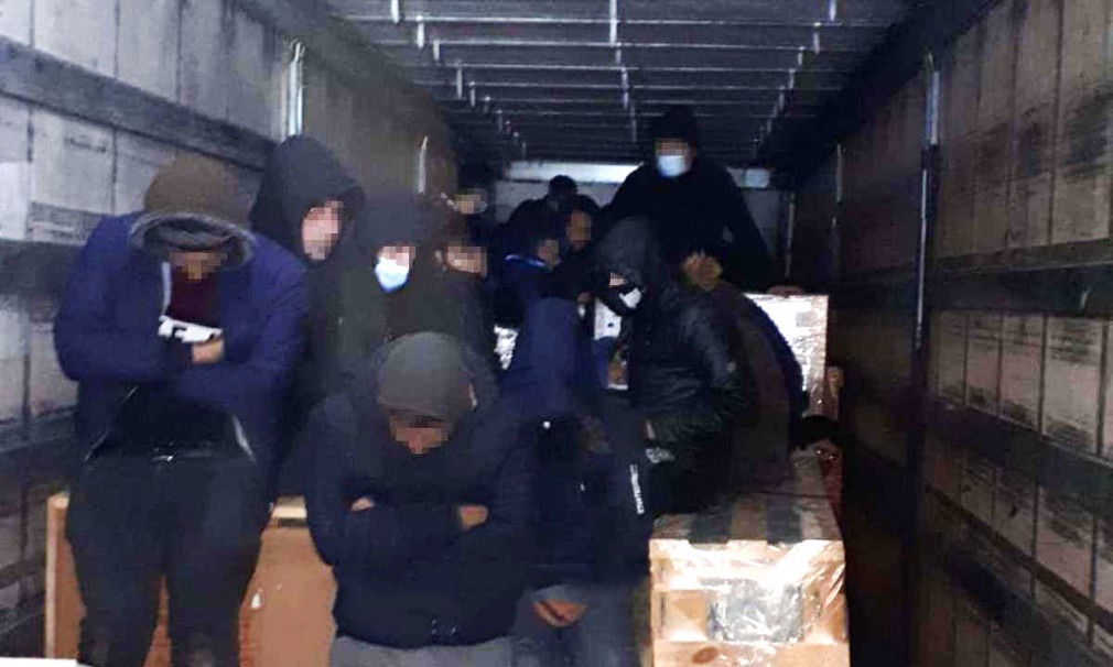 VIDEO: PTF Nădlac II- 41 de migranți, ascunși în semiremorca unui camion