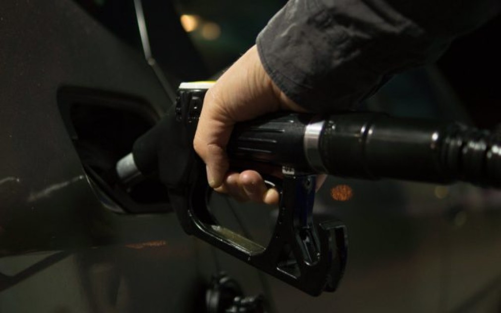 Ministru: România va avea cei mai ieftini carburanţi din UE, după Ungaria, în urma reducerii cu 50 de bani