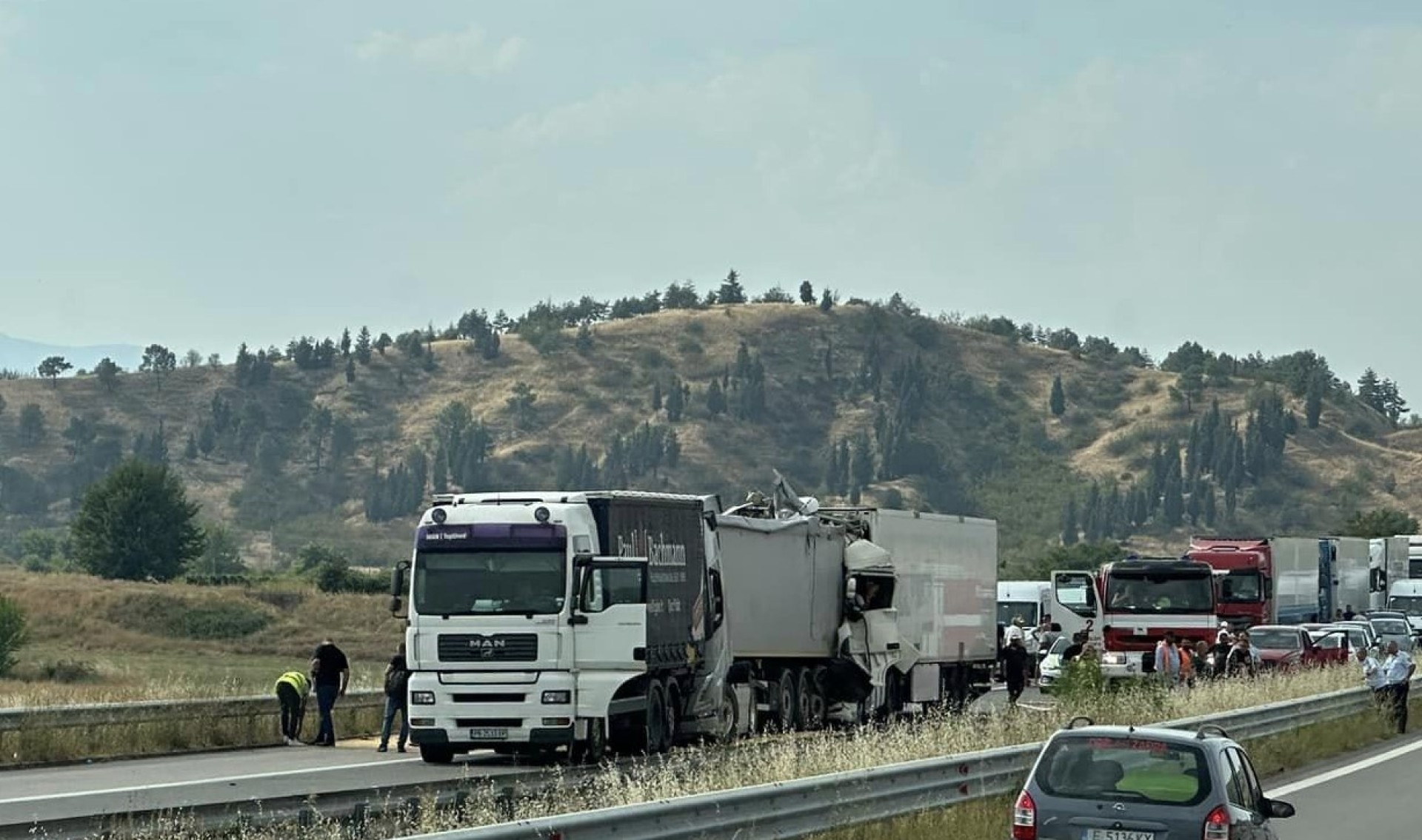 Șofer român de camion a izbit o remorcă. NU s-a mai putut face nimic