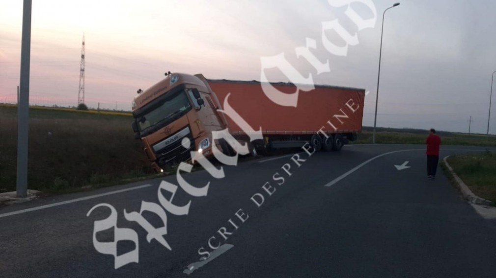 Unui șofer de camion, bolnav de coronavirus, i s-a făcut rău pe autostradă